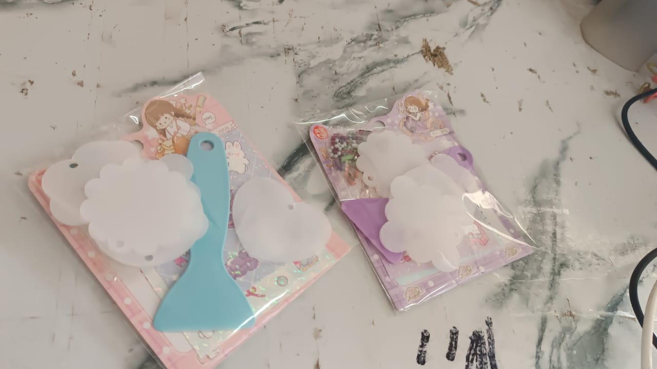 DIY Shrink Art Keychain Making Kit for Kids (1 Set) DIY Shrink Art Keychain Making Kit for Kids (1 Set)